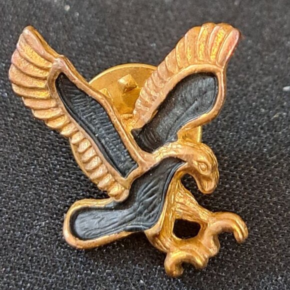 Vintage Gold Tone Eagle Lapel Tack Pin Tie Pin - Picture 1 of 4